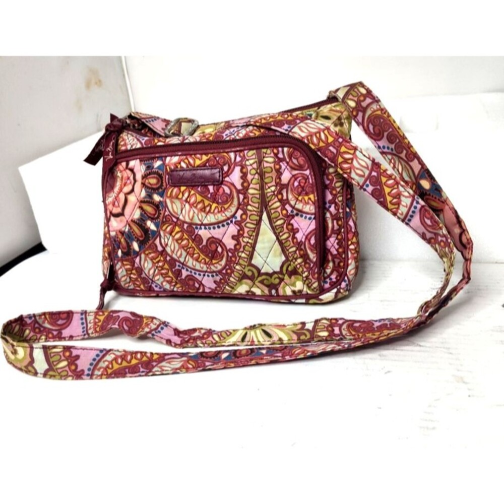 Vera Bradley Resort Medallion Crossbody Messenger Bag Purse Adjustable Strap 9"